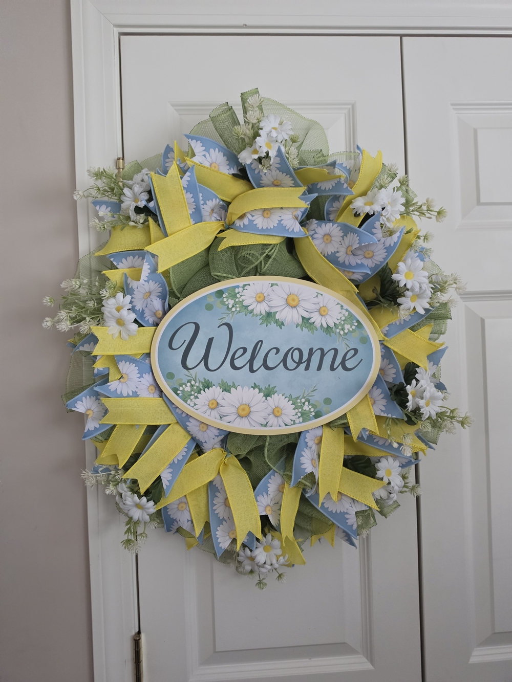 Welcome Daisy Spring Wreath in Blue, Yellow & White